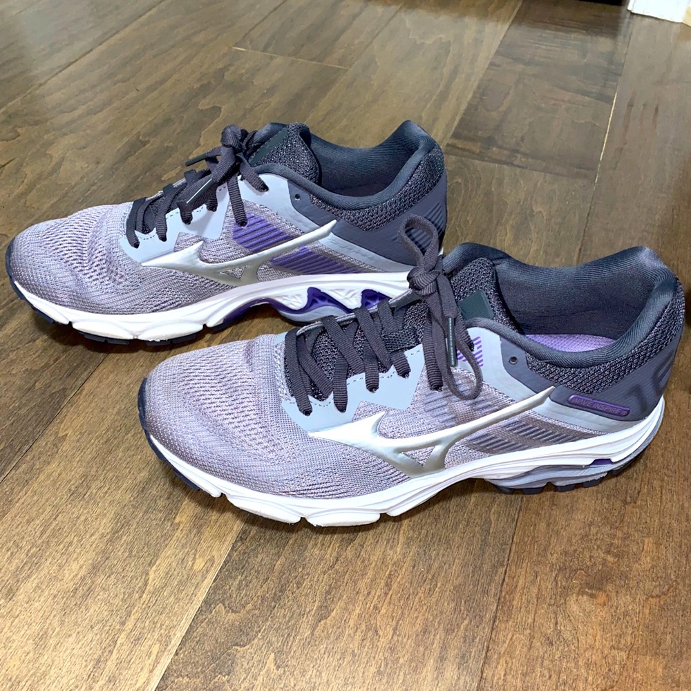 Mizuno Wave Inspire 16 Size 8 Like New Gray/Purple